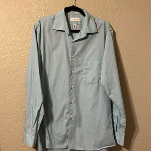 Van Heusen button front wrinkle free men’s medium dress shirt!